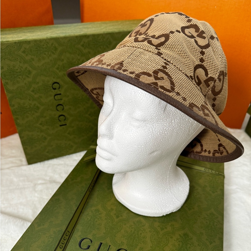 Gucci canvas bucket hat with Macro GG